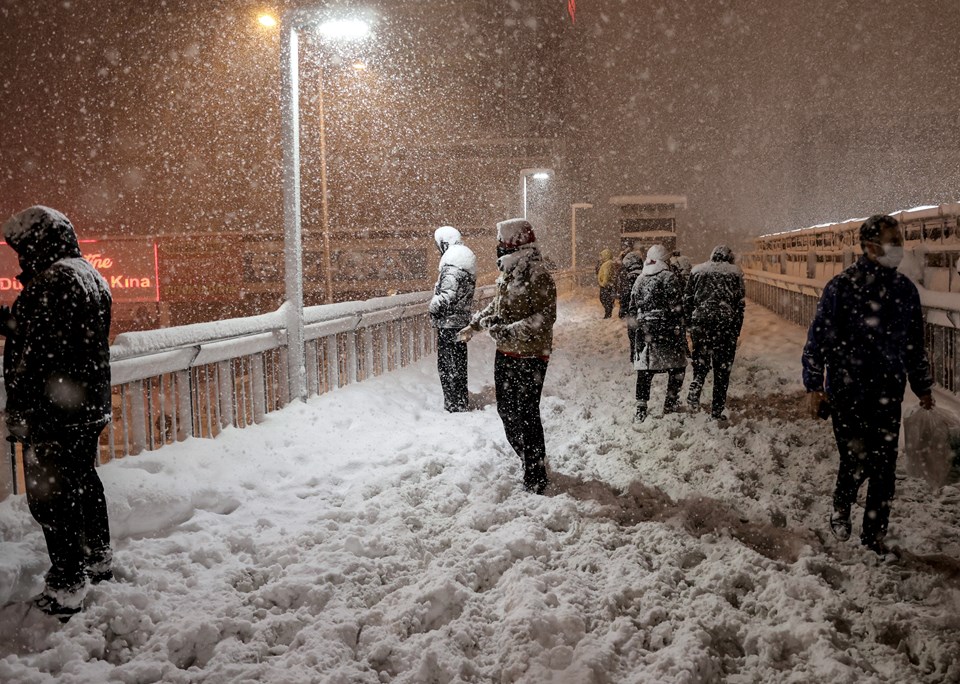 İstanbul'da kar esareti: Özel araçların trafiğe çıkışı yasaklandı - 1