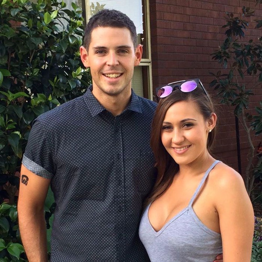 Радостный мужчина с деньгами. Найти любовь на всю жизнь. Мусорщик выиграл в лотерею 15 миллионов долларов. Девушка с ногами за миллион долларов. "этот парень выиграл в понедельник.