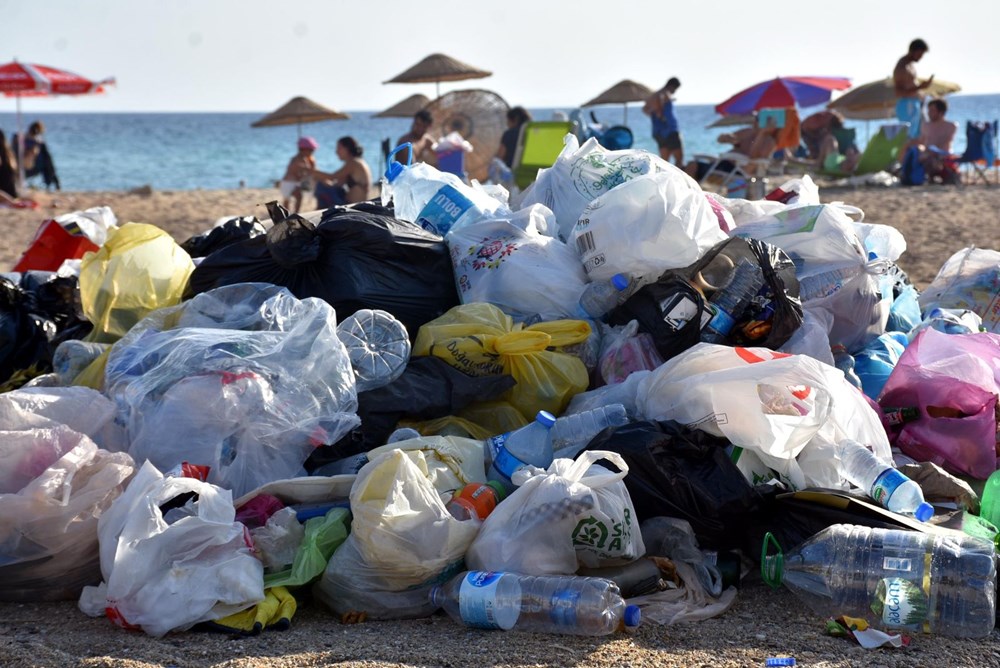 İtalyan koyu, tatilcilerin atıklarıyla çöplüğe döndü - 8