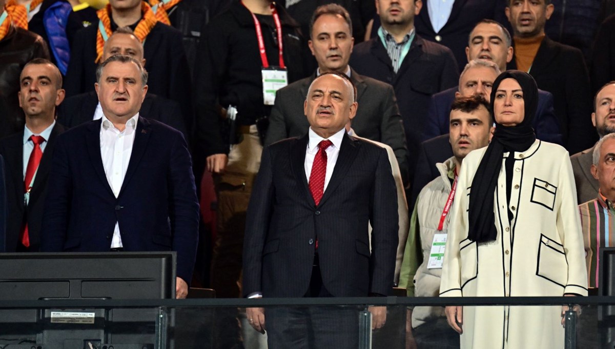 Fenerbahçe'den Mehmet Büyükekşi açıklaması Fenerbahçe'den Mehmet Büyükekşi açıklaması