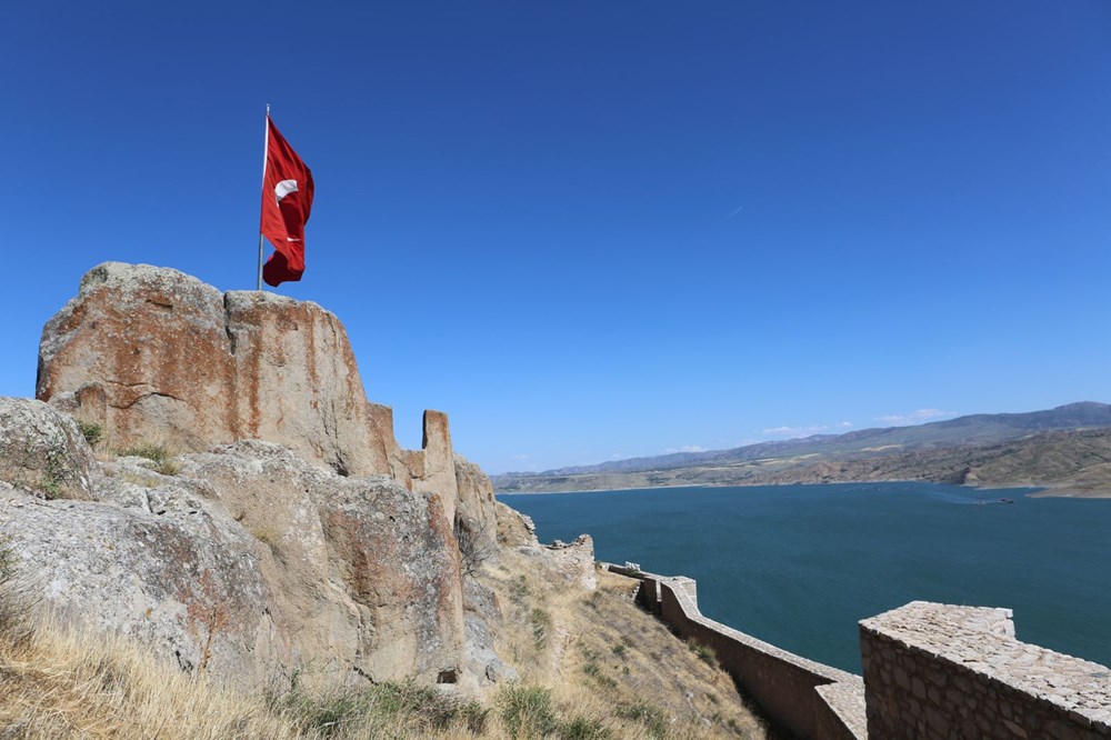 Tunceli'de 2 bin 800 yıllık tarihi Pertek Kalesi göz kamaştırıyor - 18