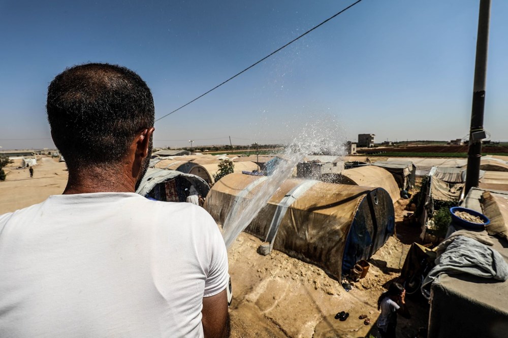 İdlib'deki kamplarda termometreler 50 dereceyi gösterdi: Hayatımızın en zor günlerinden - 6