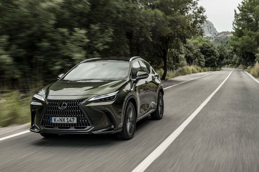 Lexus'ta yeni dönem: İlk plug-in hibrit modelini tanıttı - 23