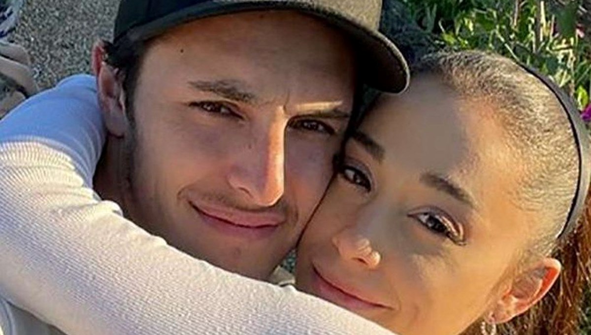 Ariana Grande eşi Dalton Gomez'e boşanma davası açtı Ariana Grande eşi Dalton Gomez'e boşanma davası açtı