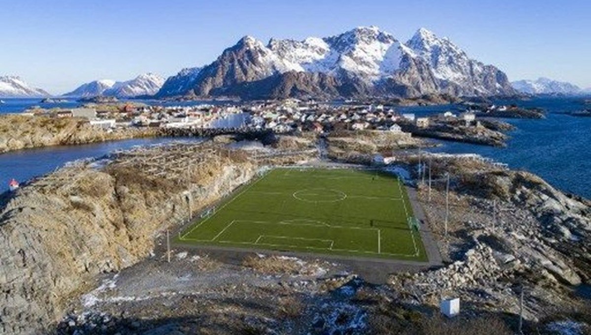 Dünyanın en ilginç futbol sahaları