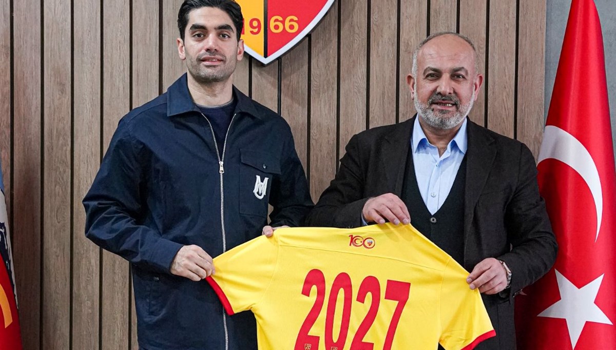 Kayserispor'da Ali Karimi 3 yıllık yeni sözleşmeye imza attı