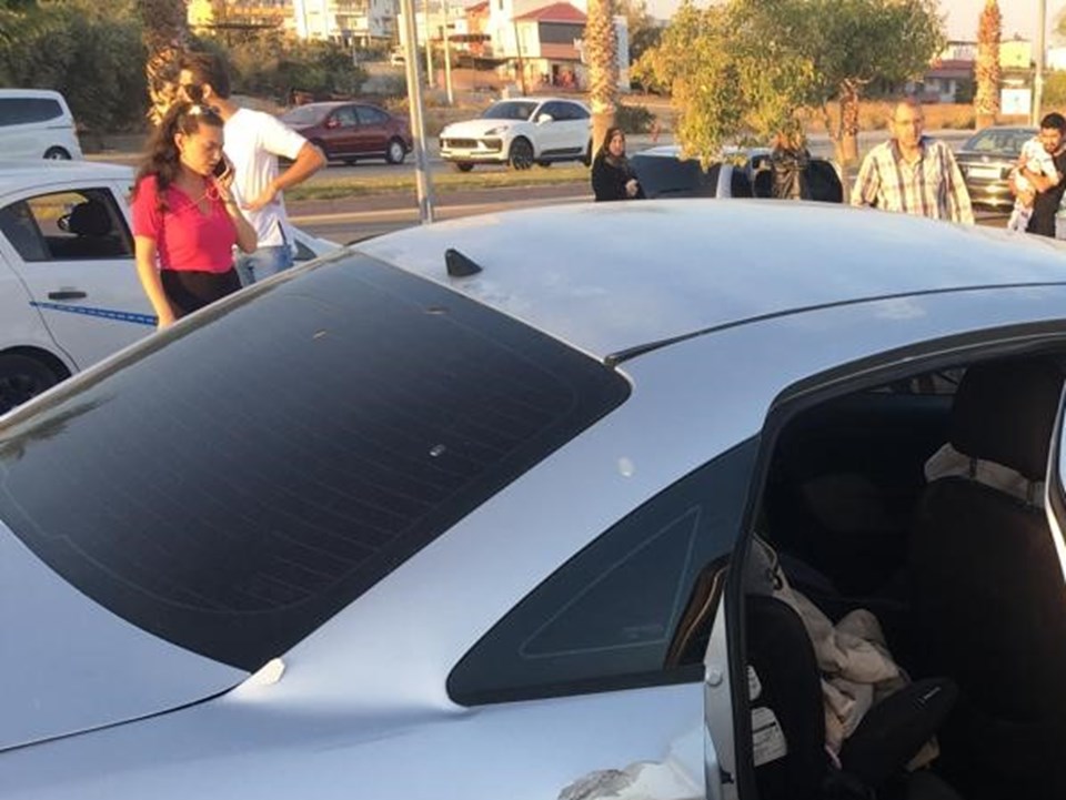 Mersin'de öğrenci servisi ile otomobil çarpıştı: 7 yaralı - 2