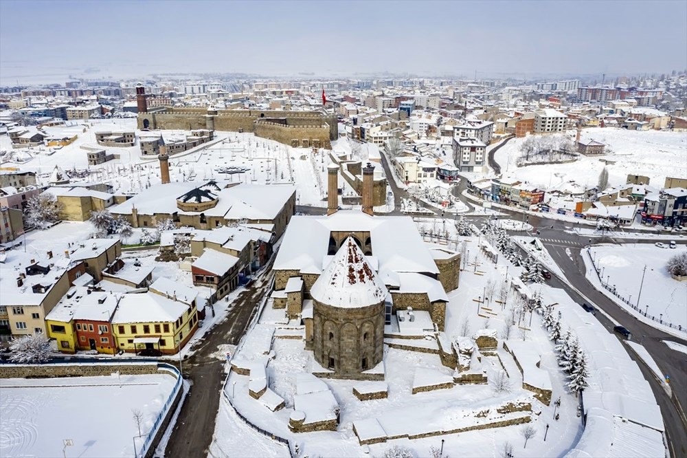 Doğu'nun "kış cenneti" Erzurum gündüz bembeyaz, gece ise ışıl ışıl - 3