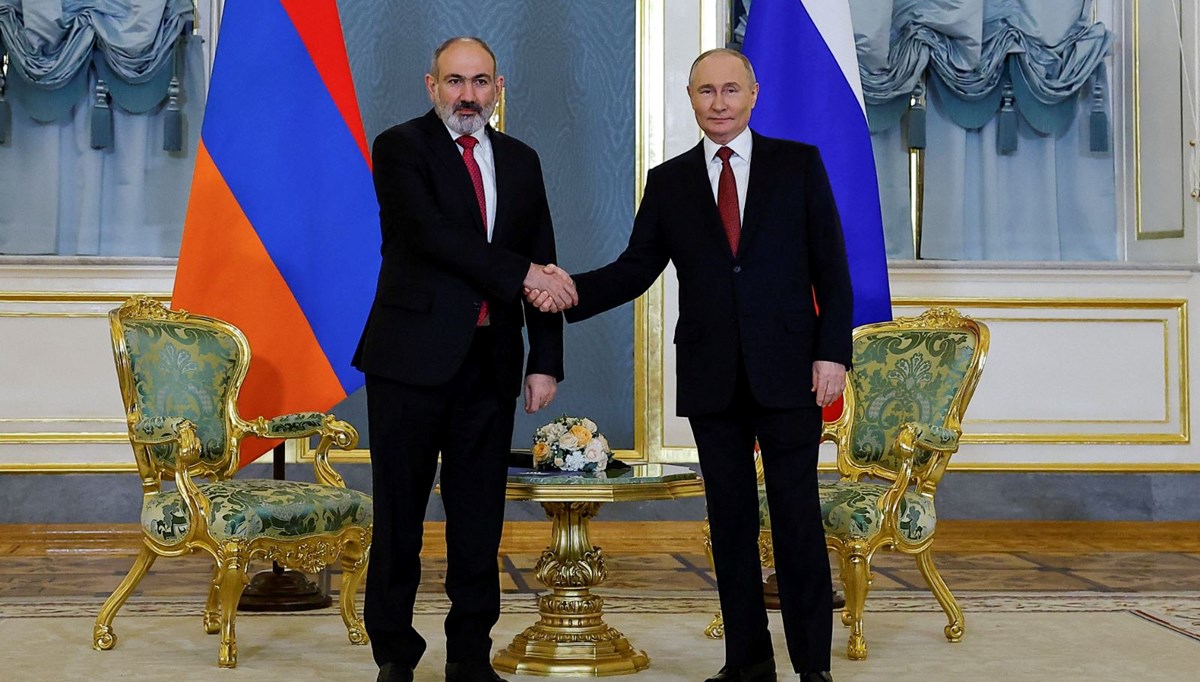 Putin ile Paşinyan bir araya geldi: Bölgesel güvenlikle ilgili konuları görüştüler Putin ile Paşinyan bir araya geldi: Bölgesel güvenlikle ilgili konuları görüştüler