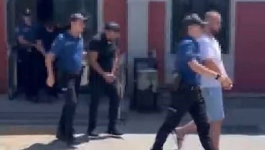 Polise saldırdılar