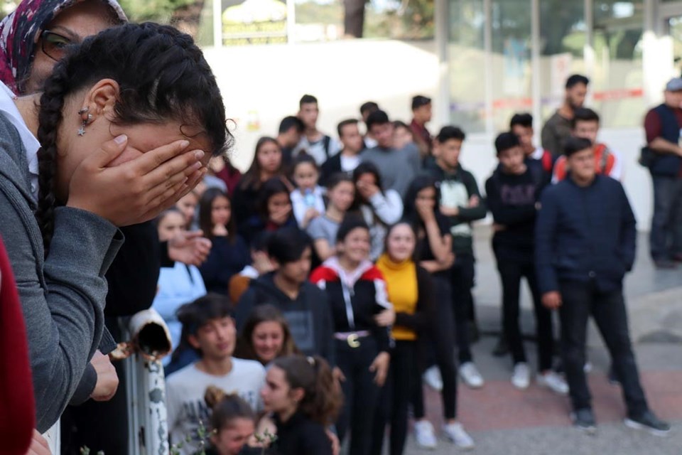 Mezuniyet kıyafeti ile fotoğraf paylaşan liseli Aydoğan, motosiklet kazasında öldü - 2