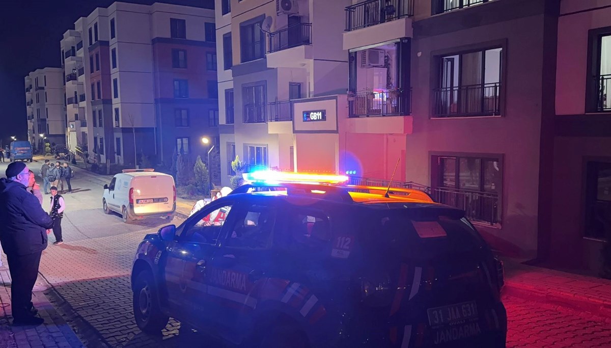Hatay'daki evde anne ve 3 çocuğunun cesetleri bulundu Hatay'daki evde anne ve 3 çocuğunun cesetleri bulundu