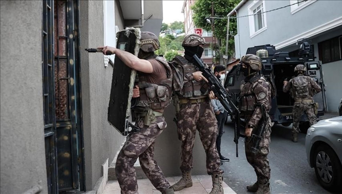 DAEŞ'e operasyon: 20 kişi gözaltında DAEŞ'e operasyon: 20 kişi gözaltında