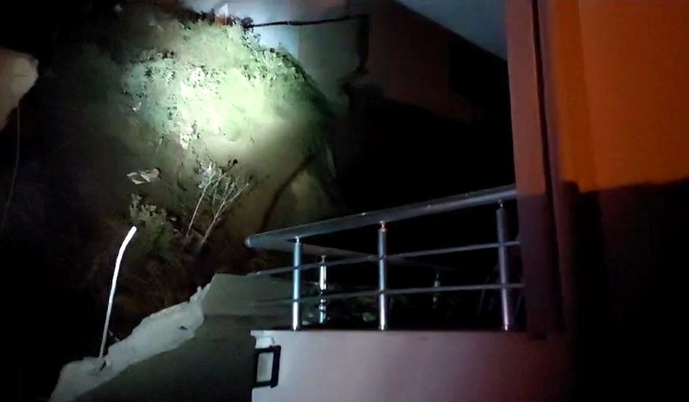 İskenderun sahili yine su altında: İstinat duvarı yıkılan bina boşaltıldı - 4