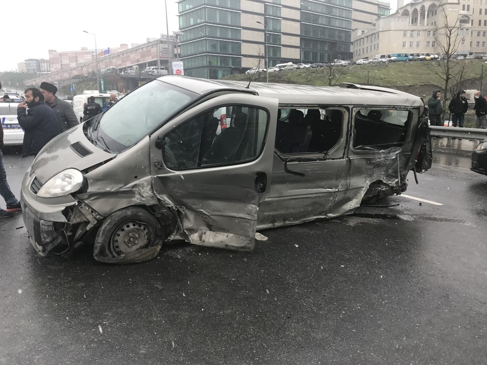 Bağcılar'da zincirleme trafik kazası: 10 yaralı - 4