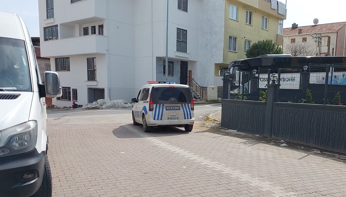 Kocaeli'de evinin önünde silahlı saldırıya uğrayan genç kadın öldü Kocaeli'de evinin önünde silahlı saldırıya uğrayan genç kadın öldü