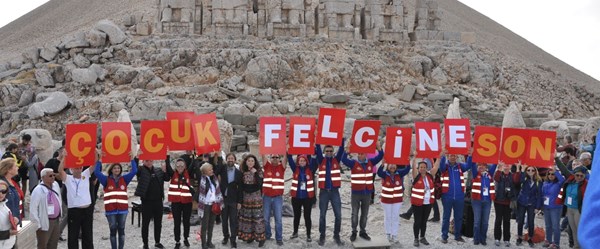 Nemrut dağının zirvesinde “Çocuk Felcine Son” dediler