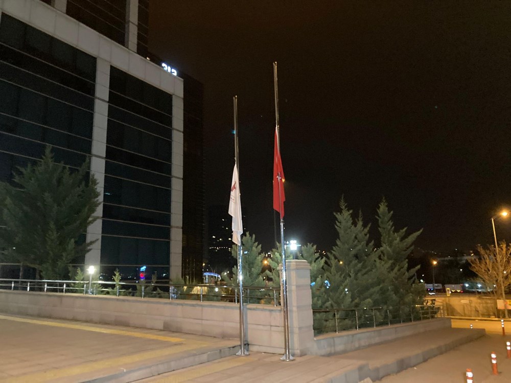 Türkiye'de bayraklar yarıya indirildi - 9