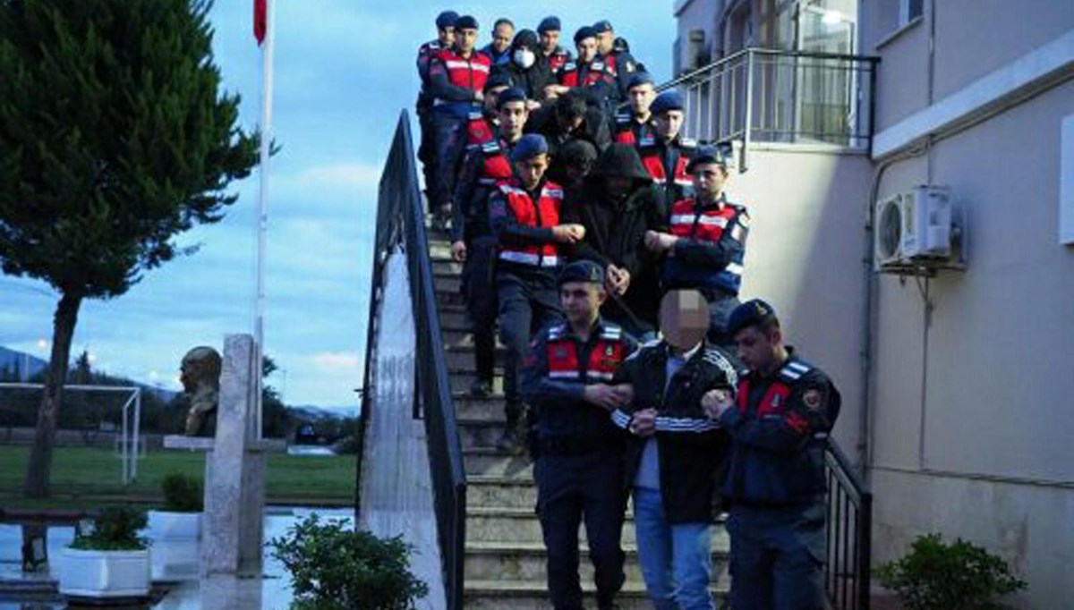 Nazilli'de usulsüz reçete operasyonu: Tutuklanan 8 şüpheli serbest Nazilli'de usulsüz reçete operasyonu: Tutuklanan 8 şüpheli serbest