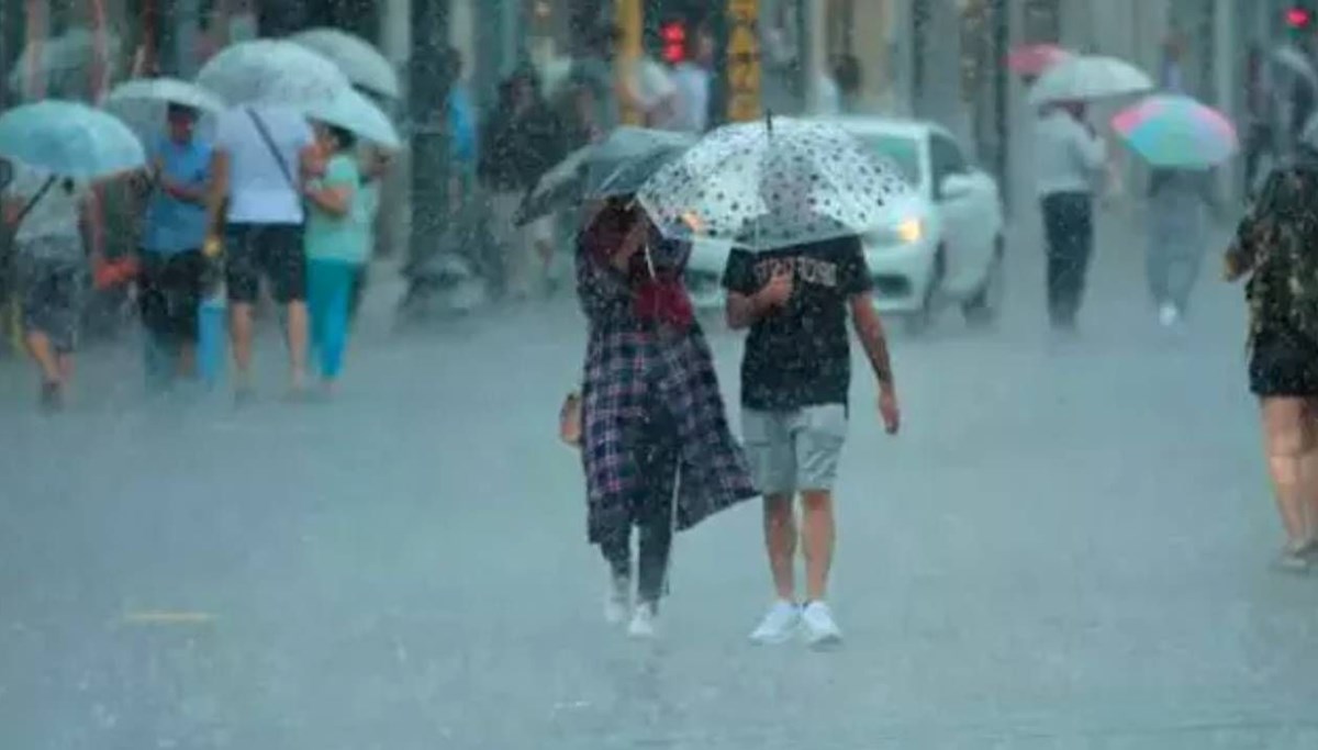 Meteoroloji uyardı: Yangın bölgesinde kuvvetli rüzgar, İstanbul'da sağanak yağış