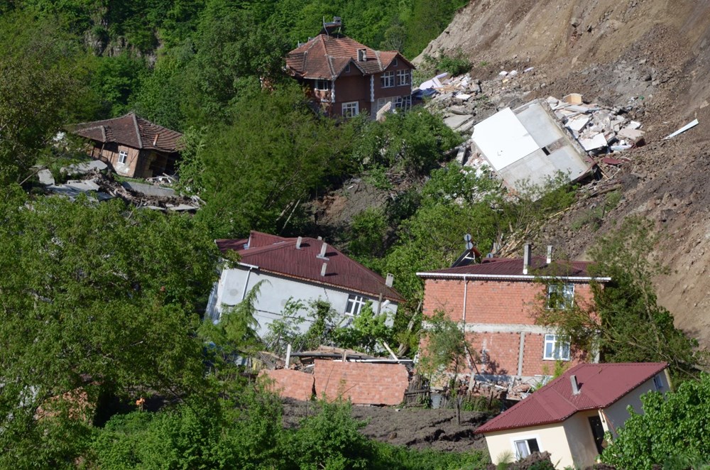 Ordu’da heyelan bir mahalleyi yok etti: 15 ev yıkıldı - 1