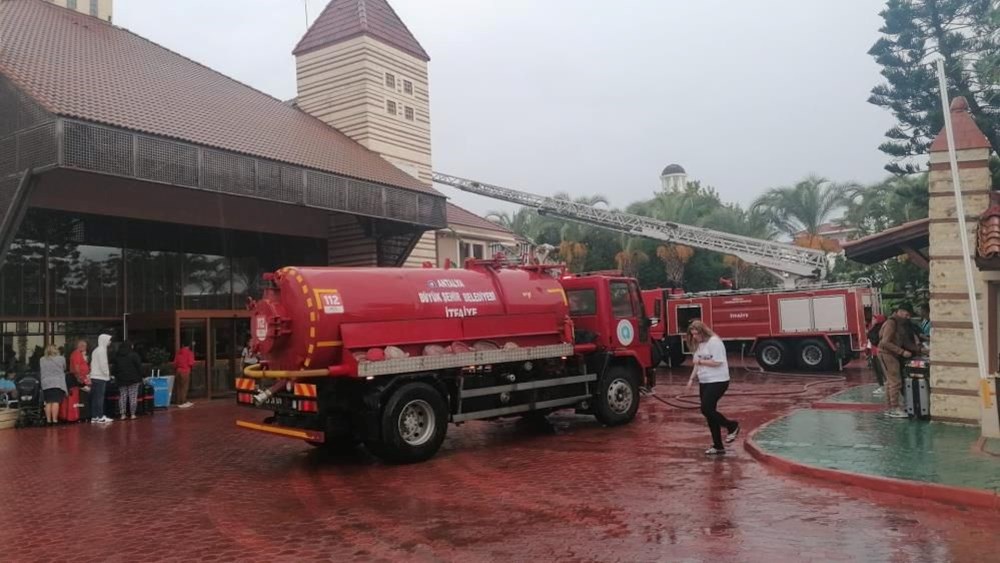 Antalya’da 5 yıldızlı otelde yangın - 6