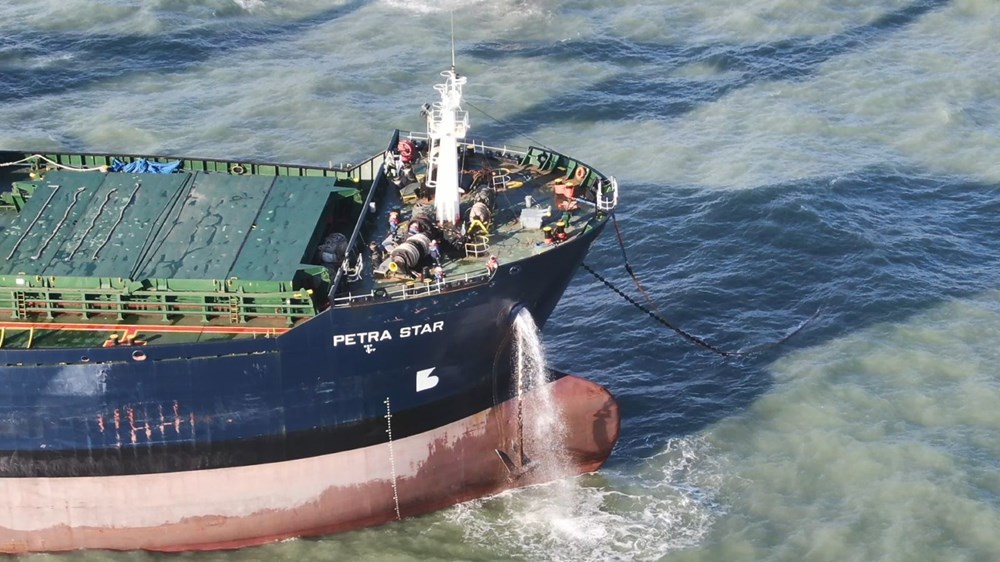Riva'da sürüklenen kargo gemisi kurtarıldı - 11