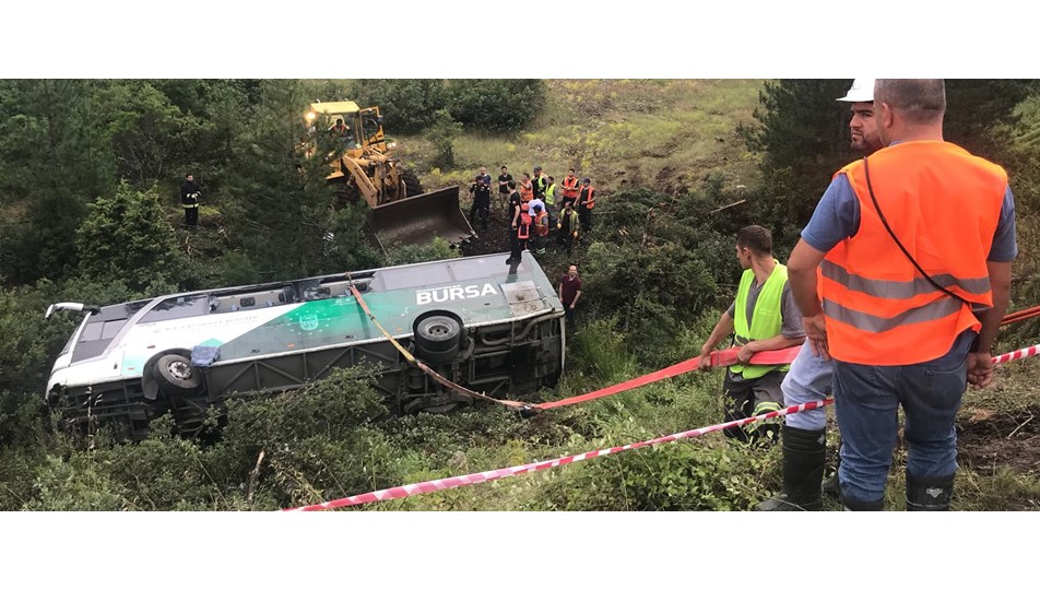 Bursa Da Otobus Sarampole Devrildi Ntv