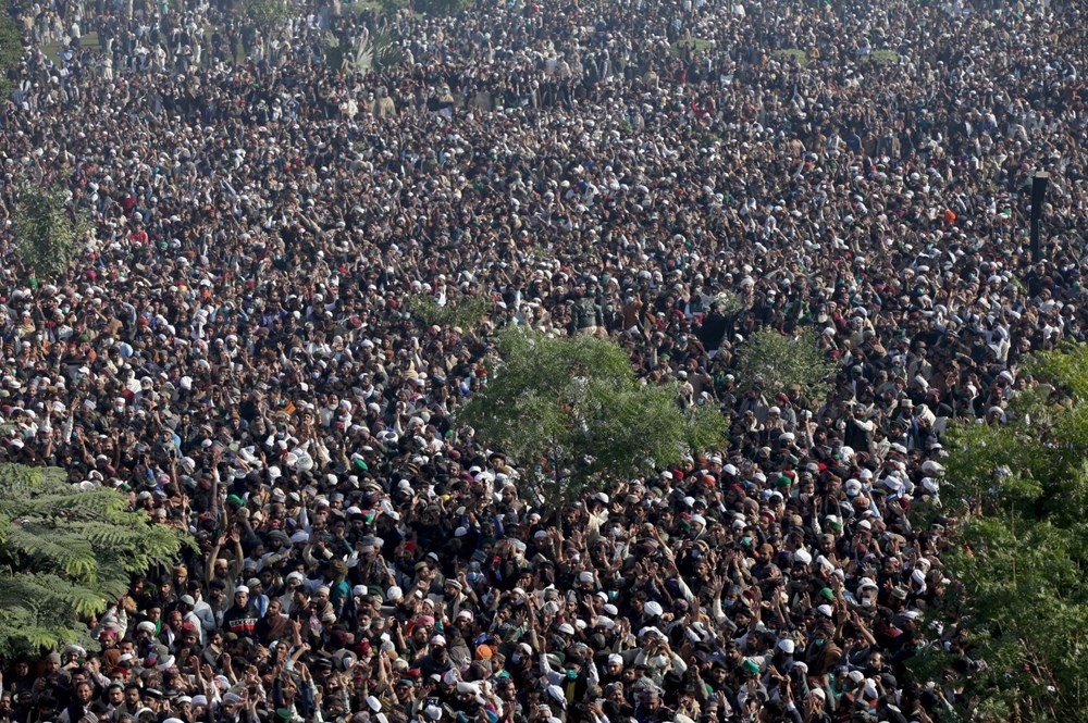 Pakistan'da on binler cenazeye katıldı - 8