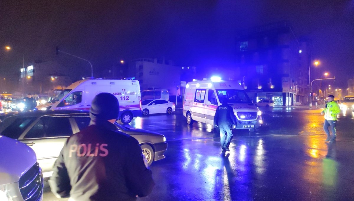 Kural ihlali kazayı da beraberinde getirdi: 3 yaralı Kural ihlali kazayı da beraberinde getirdi: 3 yaralı