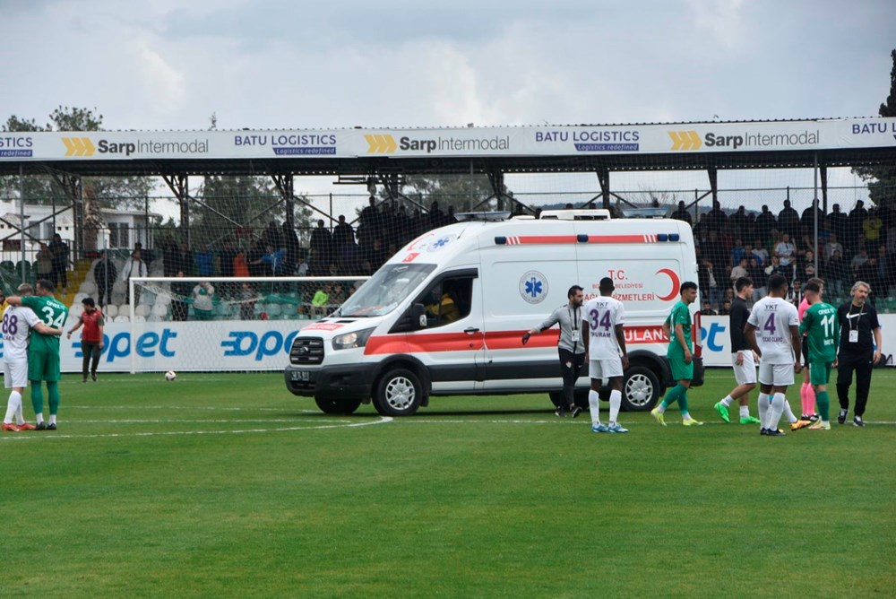 Bodrum FK-Eyüpspor maçında ortalık karıştı: Arda Turan'a yabancı madde atıldı, bir futbolcu hastaneye kaldırıldı - 4