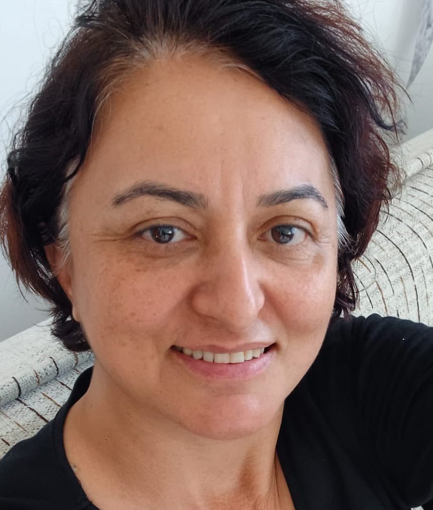 2 çocuk annesi matematik öğretmeni Derya Demir