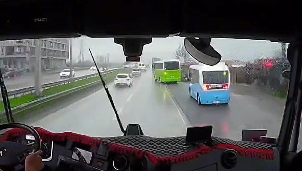 Düzce'de trafikte tehlikeli anlar: TIR'ın önünü kesmeye çalıştı