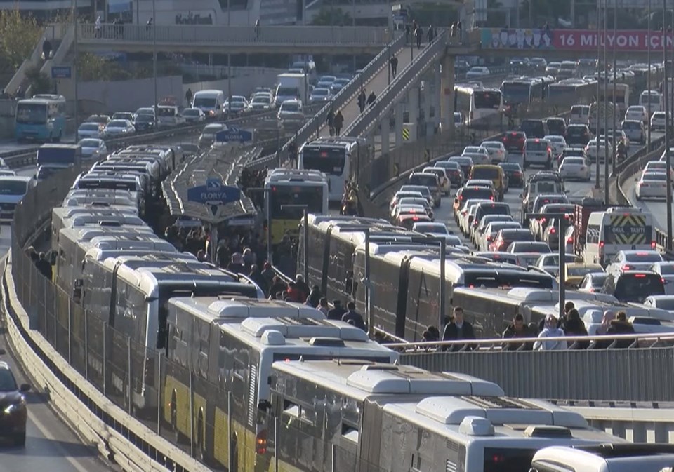 İstanbul'da metro seferleri normale döndü - 1