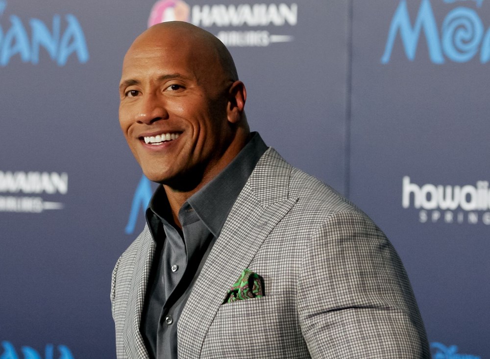 Dwayne Johnson eski dostuna lüks araç hediye etti - 1