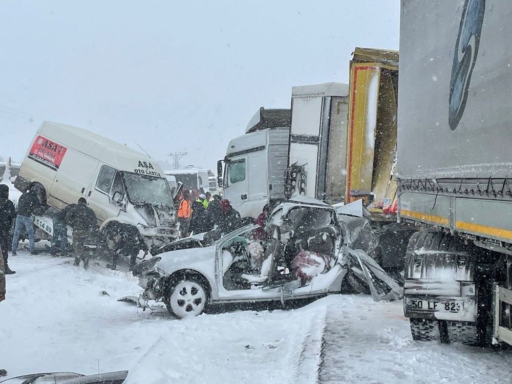 Mardin'de 8 araç birbirine girdi: 1 ölü, 7 yaralı - 1