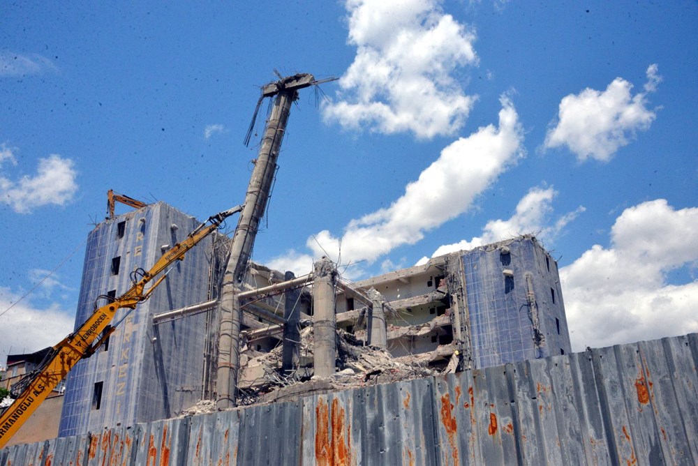 'Dünyanın en saçma binası'nın yüzde 70'i yıkıldı - 8
