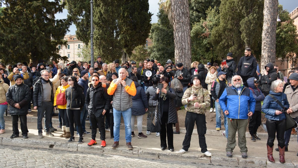 İtalya'da aşı karşıtlarından başkent Roma'da protesto
