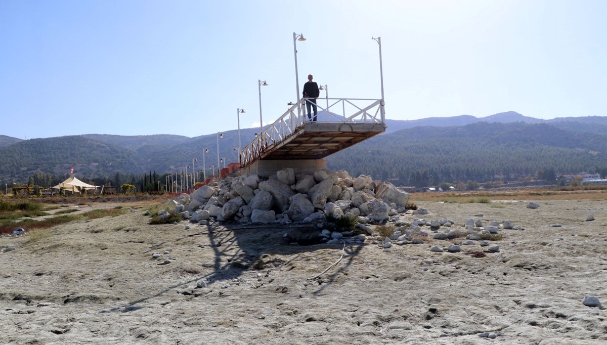 Burdur Gölü'nde korkutan görüntü! Göl iskeleden 18 metre uzaklaştı! Burdur Gölü'nde korkutan görüntü! Göl iskeleden 18 metre uzaklaştı!