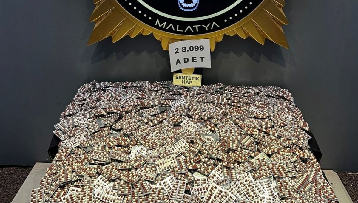 Malatya'da uyuşturucu operasyonunda yakalanan 10 kişi tutuklandı Malatya'da uyuşturucu operasyonunda yakalanan 10 kişi tutuklandı