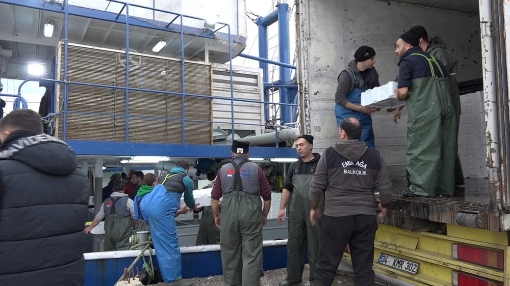 Bolluk tezgahlara yansıyacak: Kasalar dolusu hamsiyle döndüler - 2