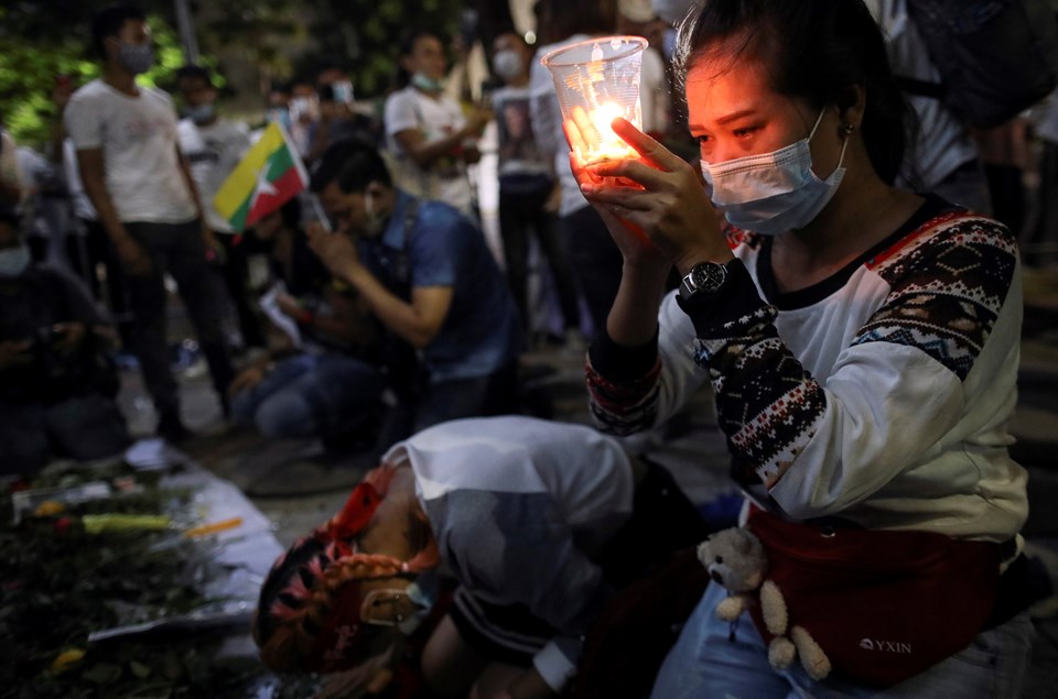 Myanmar'da protestocular, güvenlik güçlerinin kanlı müdahalesine rağmen sokaklara döküldü - 1