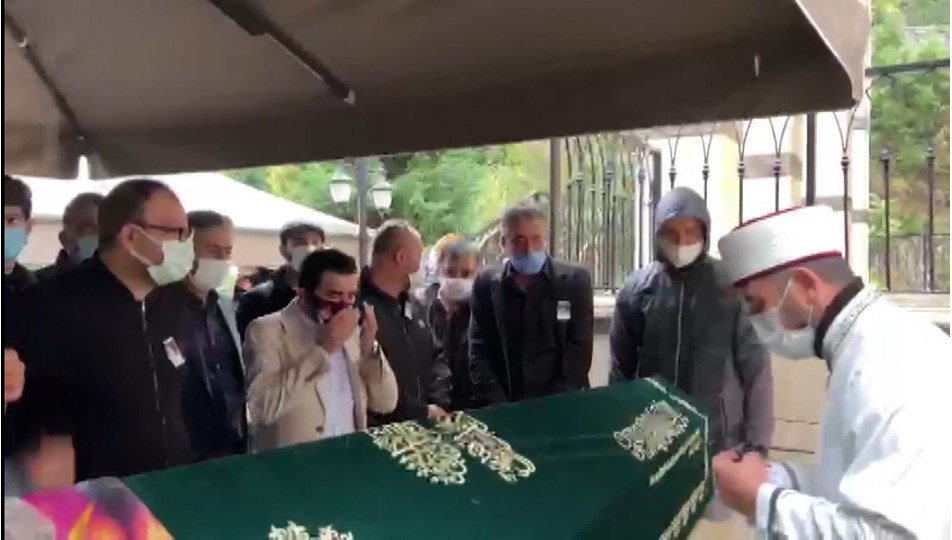 Erkan Petekkaya'nın annesi son yolculuğuna uğurlandı
