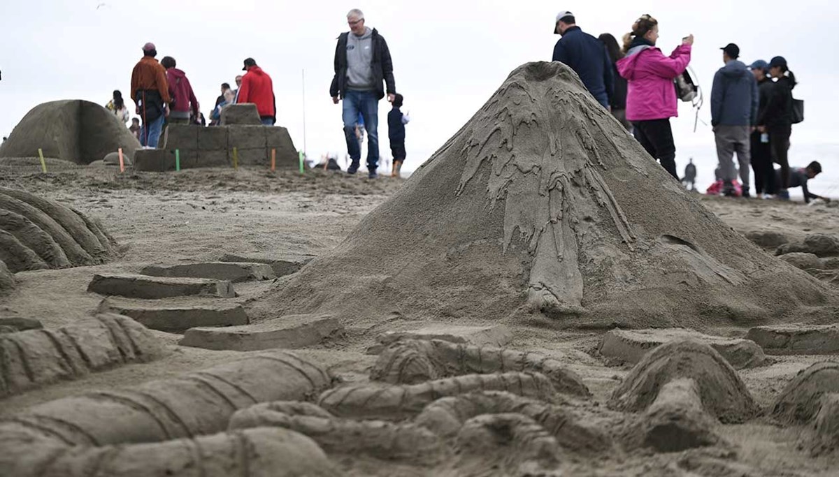 Binlerce kişi kumdan kale için buluştu