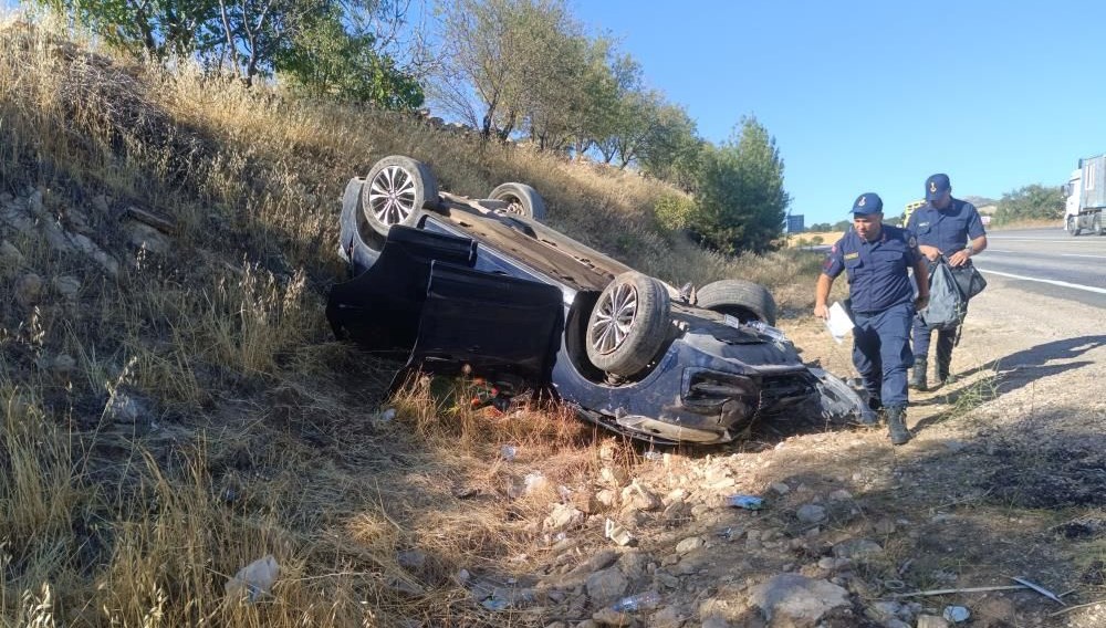 Adıyaman'da otomobil takla attı