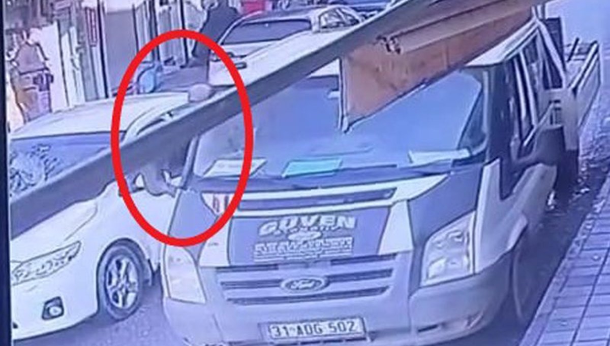 Otomobil ile kamyonet arasına sıkıştı Otomobil ile kamyonet arasına sıkıştı