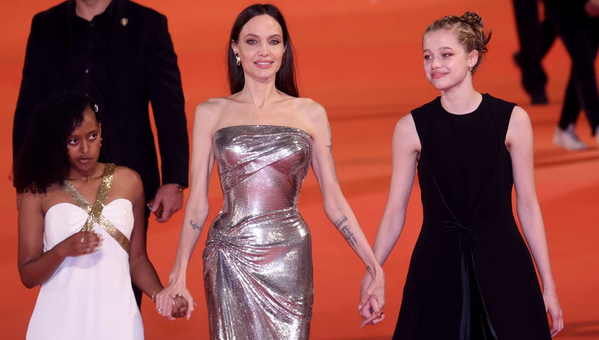 Angelina Jolie kızları Shiloh ve Zahara ile galada