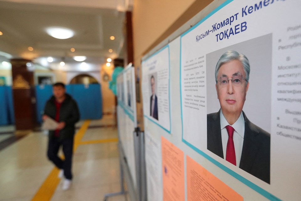 Kazakistan halkı, erken cumhurbaşkanlığı seçimleri için sandık başında - 1