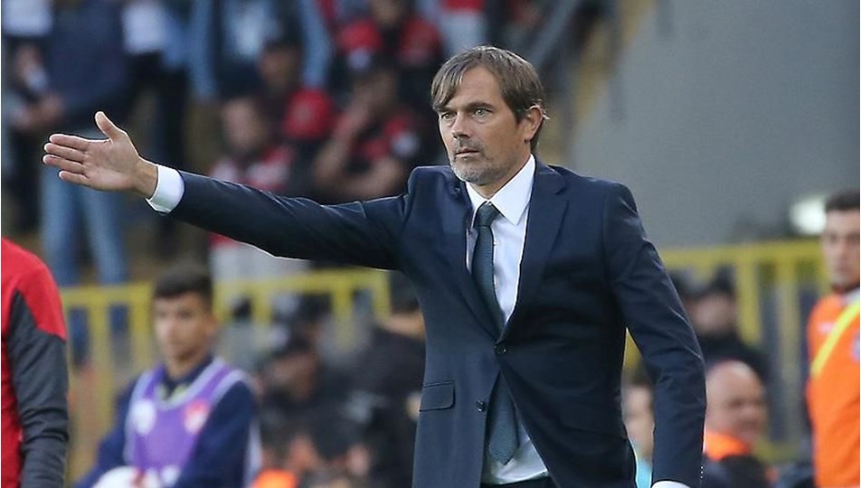 Vitesse'nin yeni teknik direktörü Cocu oldu