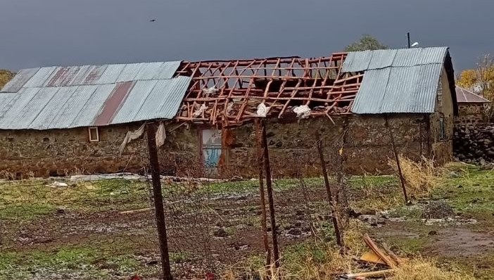 Bingöl'de fırtına etkili oldu
